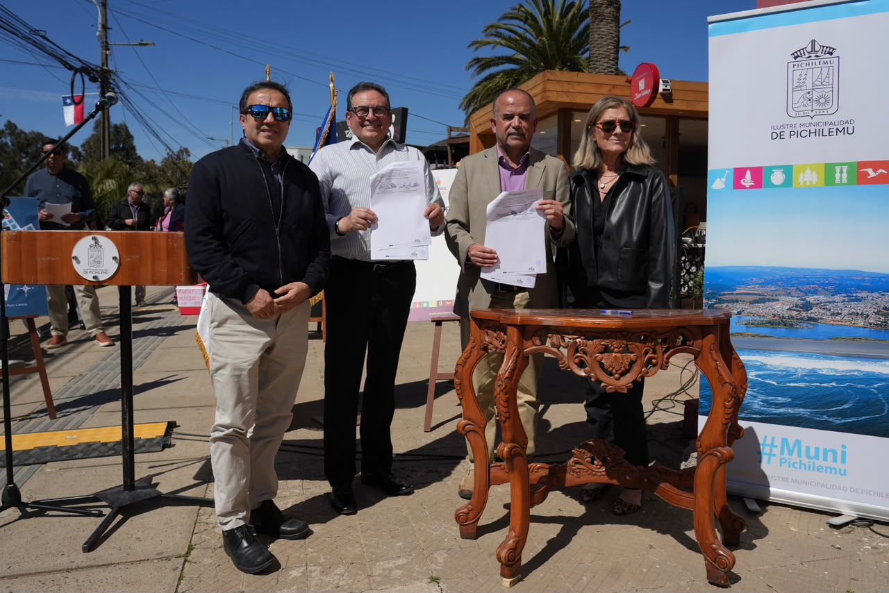 Gobierno Regional y Municipalidad de Pichilemu firman contrato para iniciar obras de alcantarillado   
