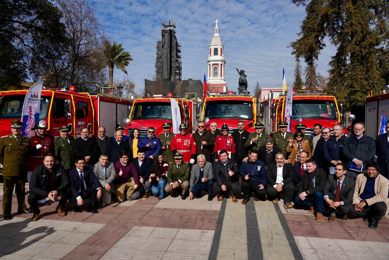 Gobierno Regional entrega ocho modernos carros multipropósito 4x4 a bomberos de O´Higgins